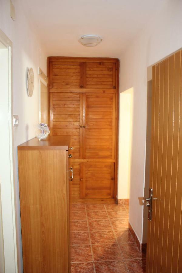 Tafra Apartment *