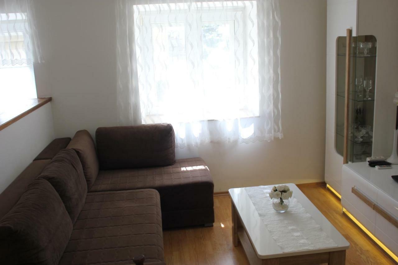 Tafra Apartment *
