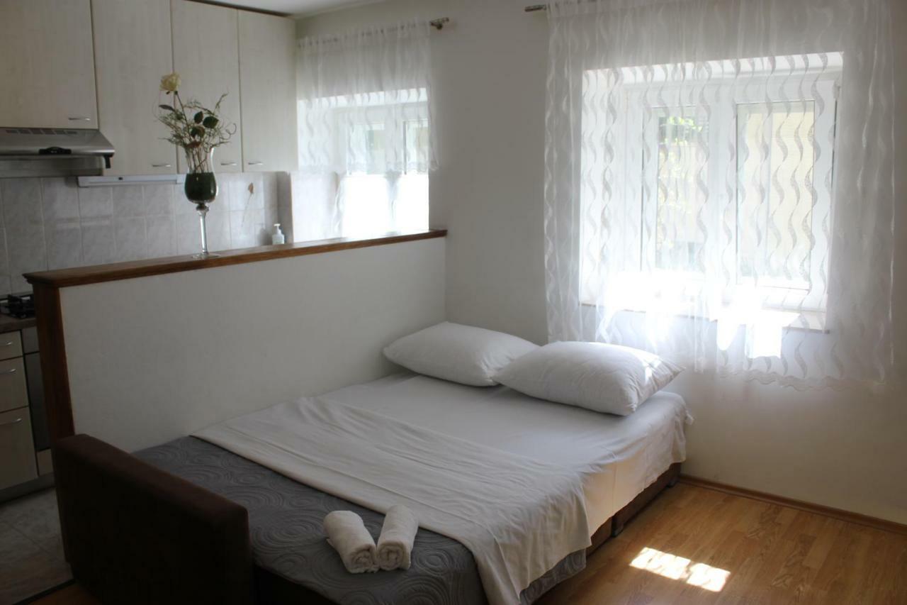 Tafra Apartment *